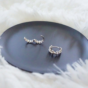 Silver Wreath Hoop Clasp Earring